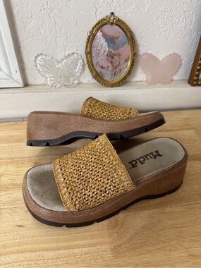 Mudd Y2K Raffia Platform Slide Sandals Size 7.5 Boho Chunky Wedge Slip On Mules